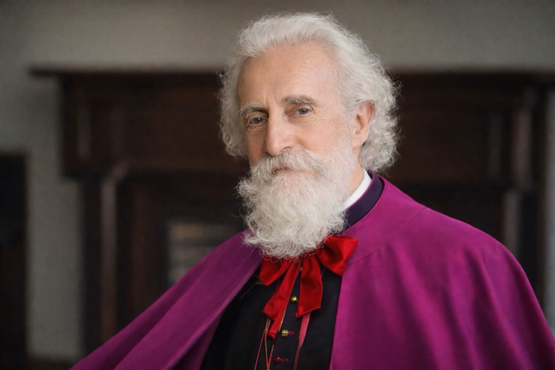 Portrait de Mgr Vladimir Ghika, en camail violet et nœud rouge de protonotaire apostolique.